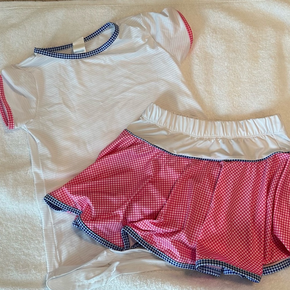 SET tennis outfit